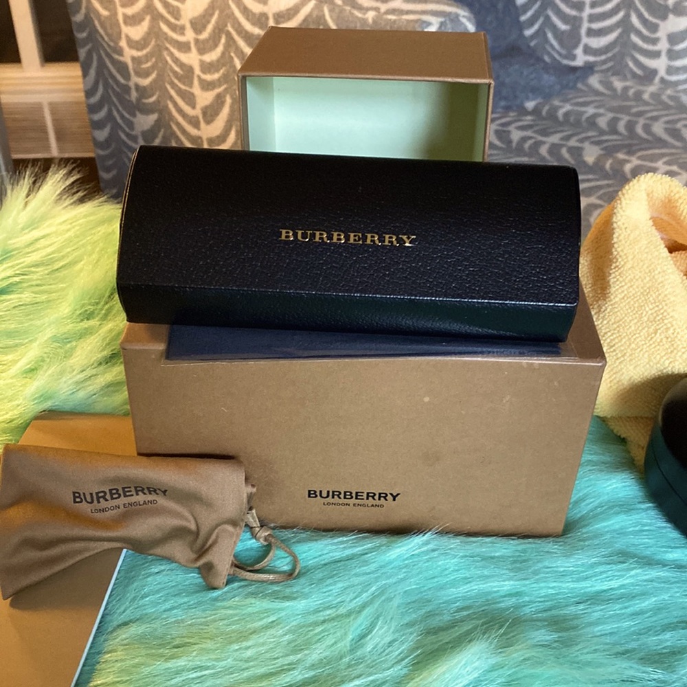 Burberry sunglasses case and box no sunglasses